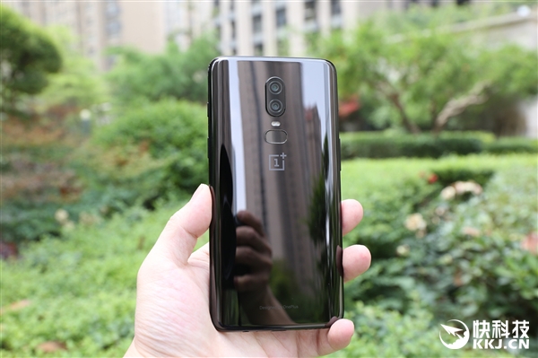 3199元起！一加6亮瓷黑开箱图赏：爱不释手