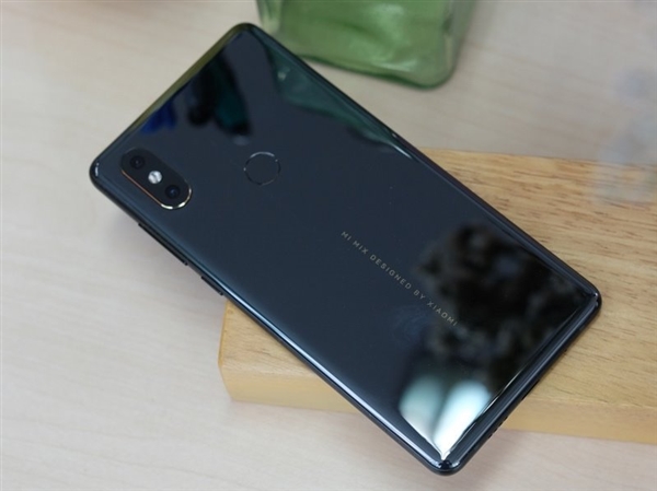 骁龙845加持!小米MIX 2S越南发布:3600元