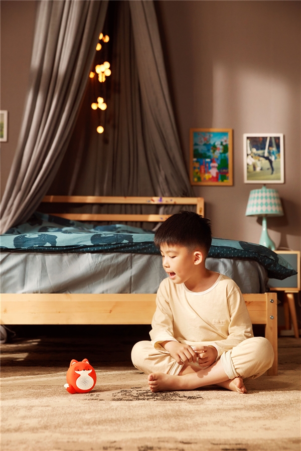 外形萌一脸 出门问问发布便携防水的小问音箱儿童版TicKasa Fox