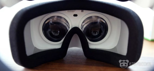 【8点7分】Lucid VR与RED合作开发新款180度3D相机 谷歌开发的OLED显示屏正式展出