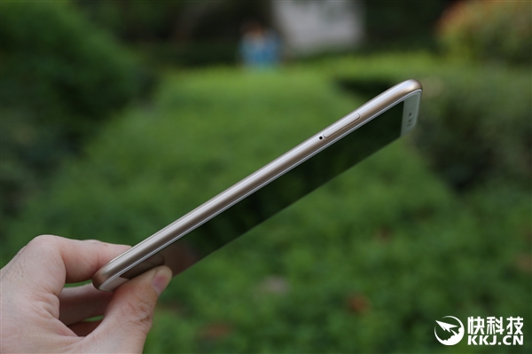 魅蓝6T香槟金开箱图赏:喜欢白色就选它