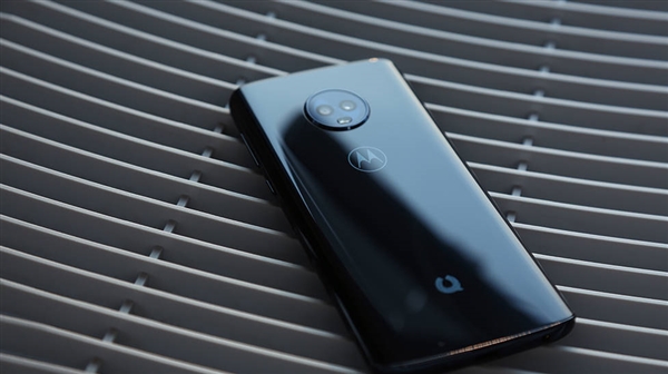 Moto青柚1s图赏：3D曲面玻璃高颜值