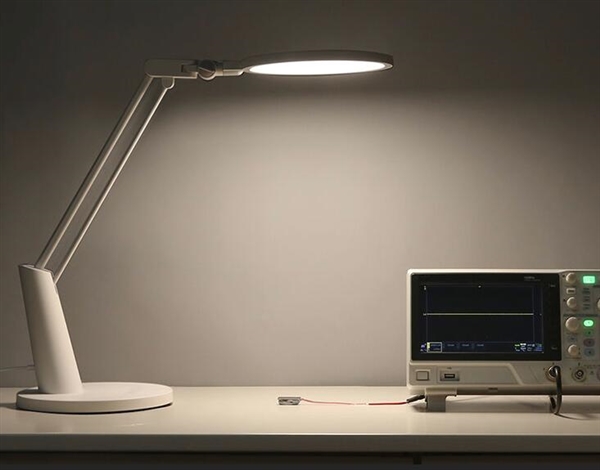 小米众筹Yeelight护眼台灯Pro低配版首发:立减100元