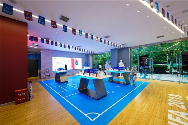 3698元！一图看懂vivo X21 FIFA世界杯非凡版：红蓝绝配