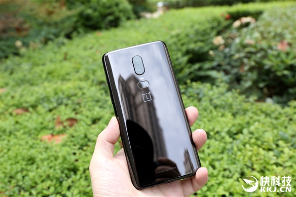 3199元起！一加6亮瓷黑开箱图赏：爱不释手