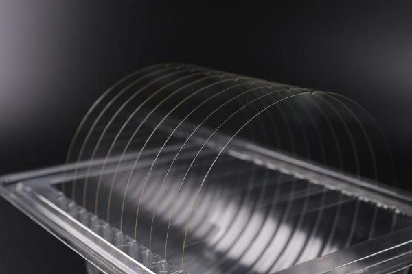 SCHOTT推出新型高折射率玻璃晶片支持沉浸式AR体验