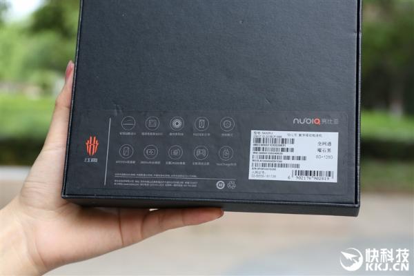 骁龙835+8GB!红魔游戏手机评测:能打电话的游戏机