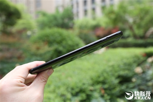 3199元起！一加6亮瓷黑开箱图赏：爱不释手