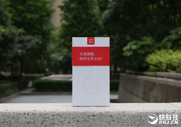 3199元起！一加6亮瓷黑开箱图赏：爱不释手