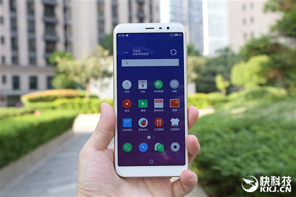 魅蓝6T香槟金开箱图赏:喜欢白色就选它