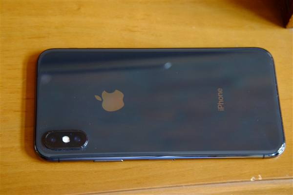 iPhone X贴膜多此一举？屏幕耐划性对比iPhone 7提升不少