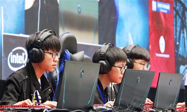 2018英特尔大师挑战赛 雷神六核游戏本助战昆明