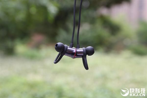 399元！一加云耳评测：充电10分钟播放5小时