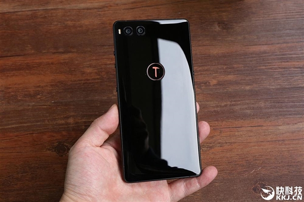 坚果R1 1TB闪存读写速度实测惊人！罗永浩说出真相