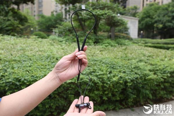 399元！一加云耳评测：充电10分钟播放5小时