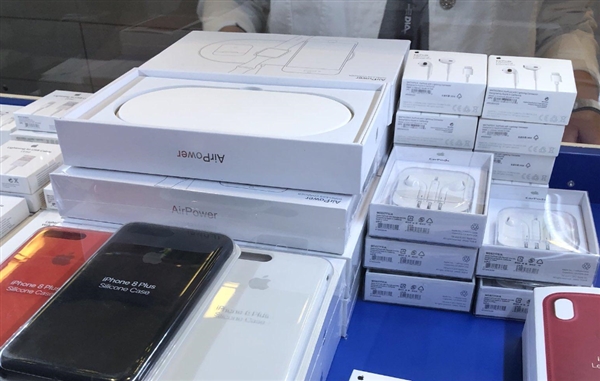 苹果无线充电底座抢先官方偷偷开卖:真相是假货