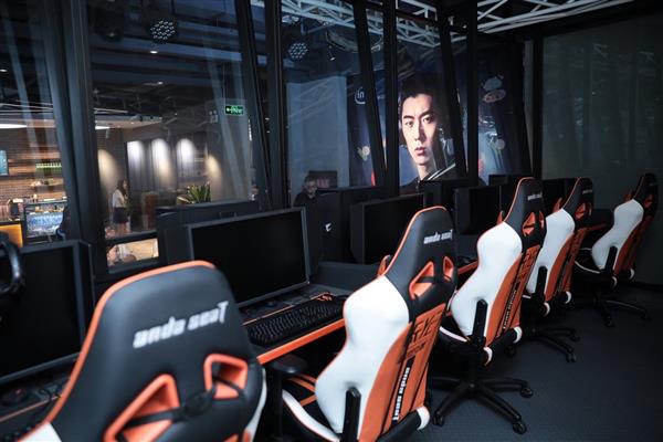 西南地区第一网吧参观记：酷睿i7/i9遍地走