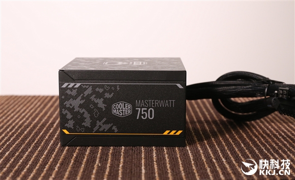 迷彩外观 MasterWatt 750 TUF Gaming Edition电源图赏