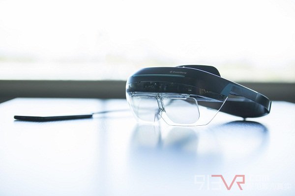 DreamWorld发布了DreamGlass AR头显支持手机和电脑