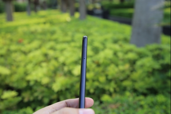 2018最强安卓旗舰!小米8首发评测:红外人脸识别+双频GPS定位