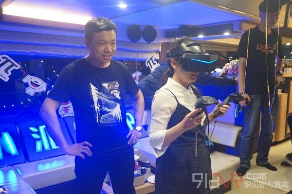 “618” 购物节小派8K携手京东，最新版VR头显首秀浦江