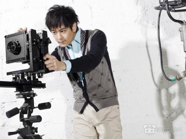 来不及解释了，快上车！林志颖喊你一起VR吃鸡！