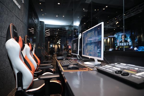 西南地区第一网吧参观记：酷睿i7/i9遍地走