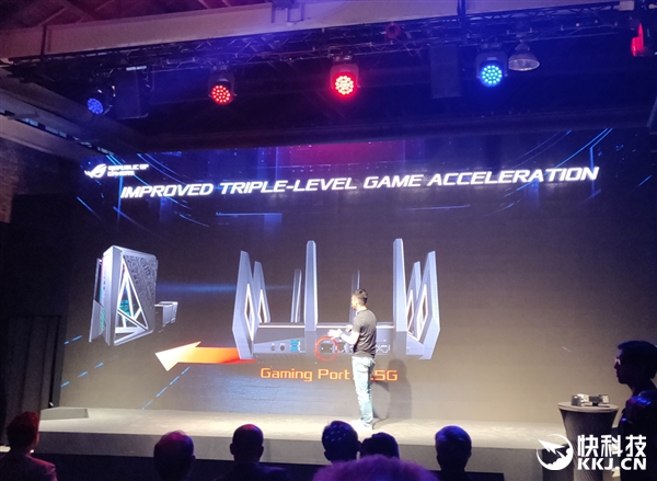 华硕发布世界最快路由器GT-AX11000！首款万兆路由