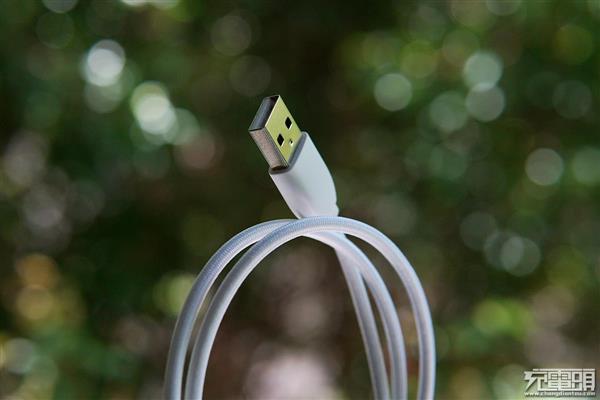 99元/10W快充 魅族无线充电器图赏