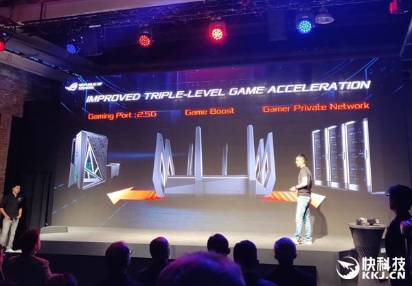 华硕发布世界最快路由器GT-AX11000！首款万兆路由