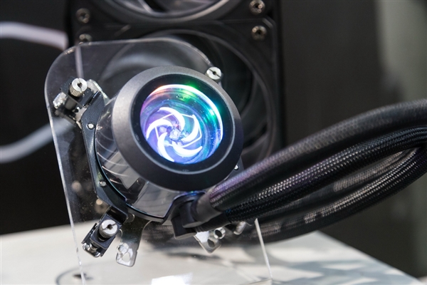 全球首创！酷冷至尊半导体水冷惊艳亮相