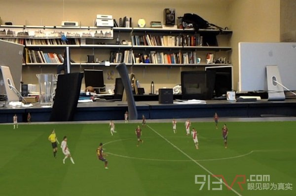 玩家用AR技术将世界杯赛场搬到了小公园里
