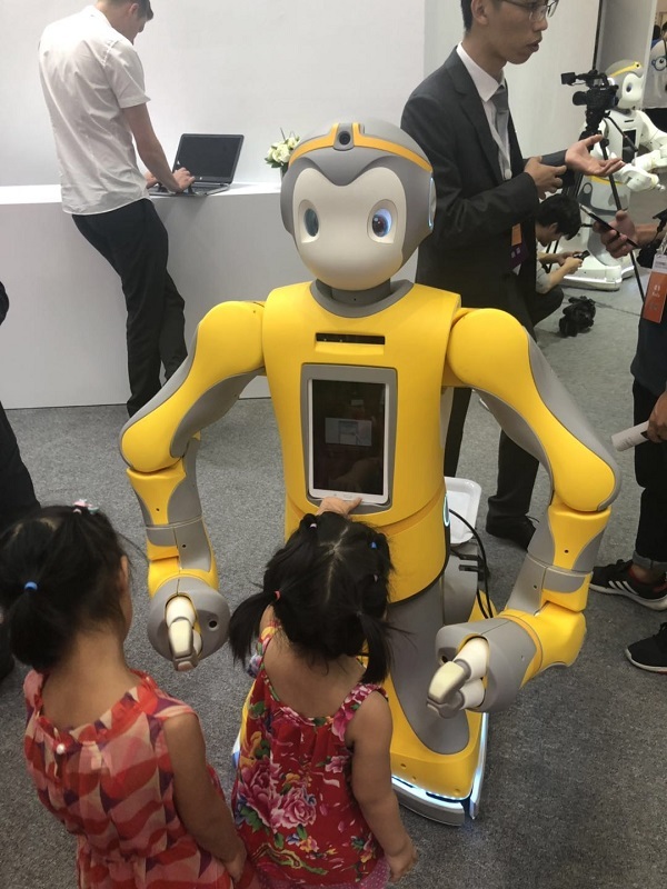 2018世界机器人大会今日开幕 大量机器人新技术加速落地