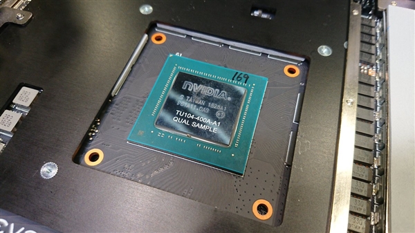 RTX 2080 Ti核心亮相：史上第二大GPU
