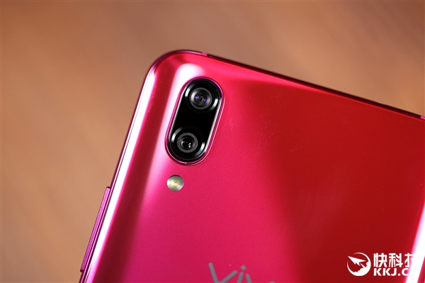 vivo X23首发开箱图赏：红紫辉映颜值爆表