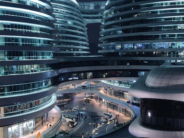 刘作虎晒一加6T夜拍照：大片既视感