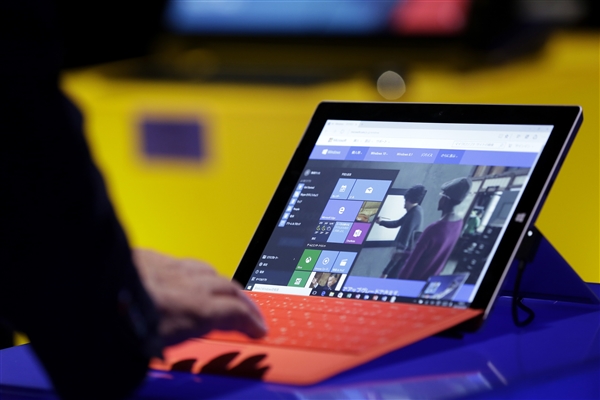 迎接黑五 美国微软Surface全线打折：送键盘套 最高直降2300