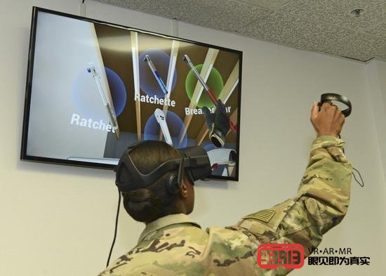 美空军采用VR/AR技术对F35战机进行维护培训