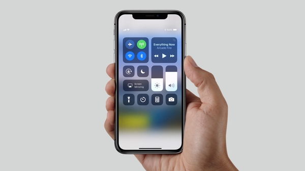 2019款iPhone曝光：新OLED屏让机身更薄、用自主基带？