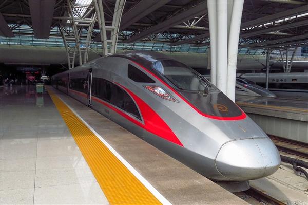 中国高铁营业里程已达2.9万公里 超世界总数三分之二