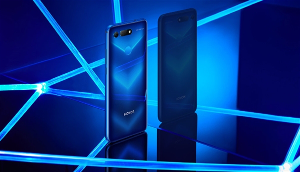 荣耀V20首销售罄 获3000元以上销量/销售额双冠军