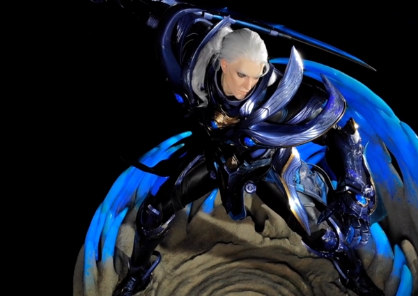 《王者荣耀》第二个1:1等身雕塑凯亮相：单手操控巨型光剑