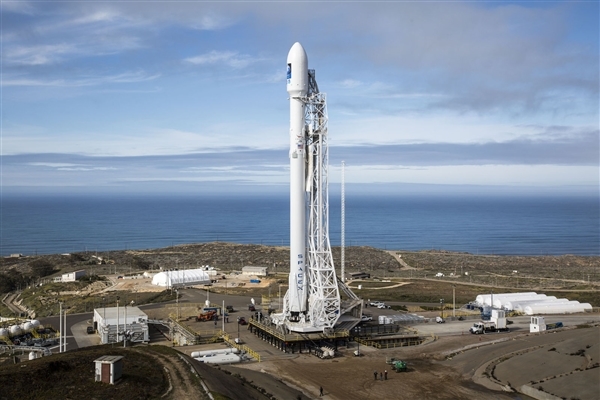 SpaceX星际飞船原型升空 马斯克：五年之内送人类到月球