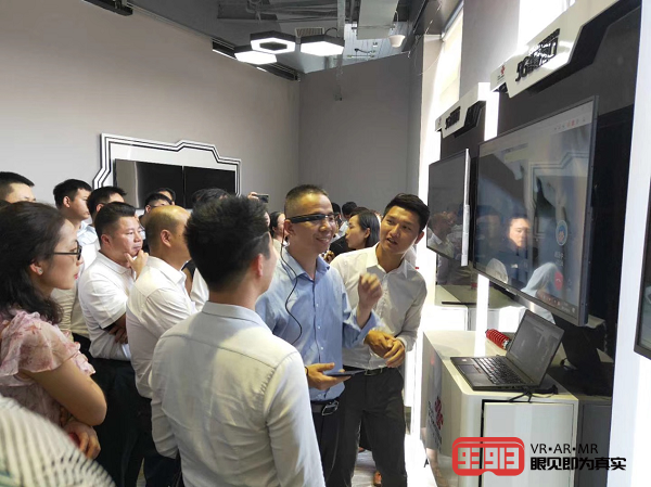 悉见科技亮相深圳联通5G应用展 独家发布5G+AR眼镜方案