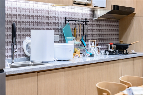 小米有品首家线下零售店开业:面积500平米 陈列2000件商品