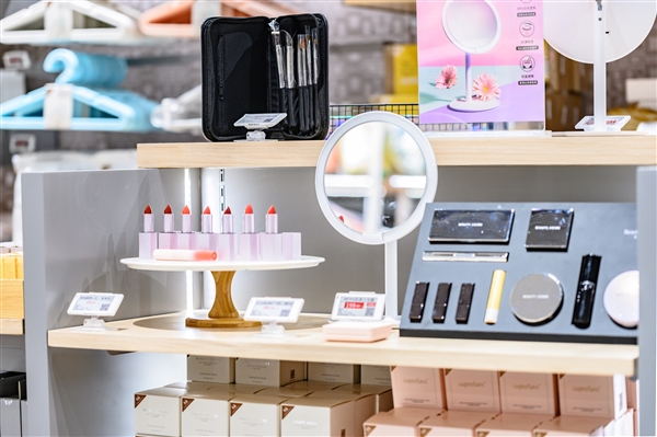 小米有品首家线下零售店开业:面积500平米 陈列2000件商品