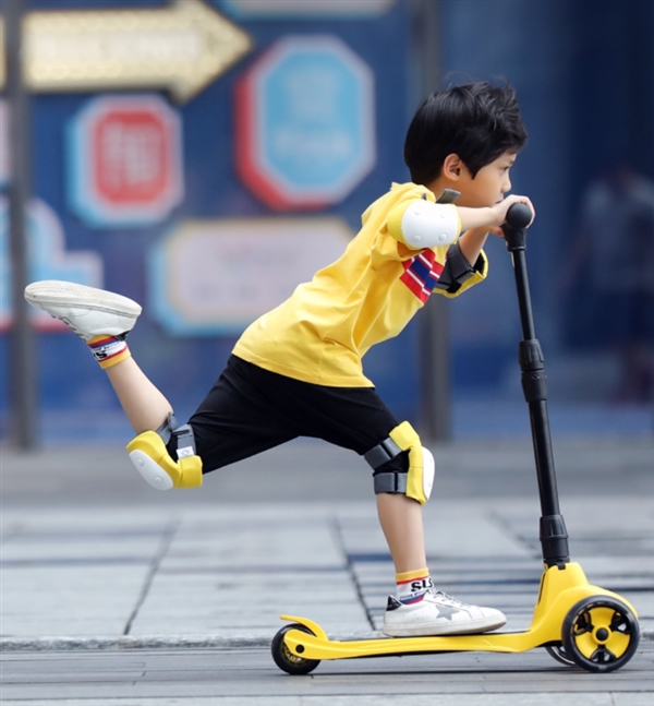 小米有品上架儿童滑板车：磁光轮拉风