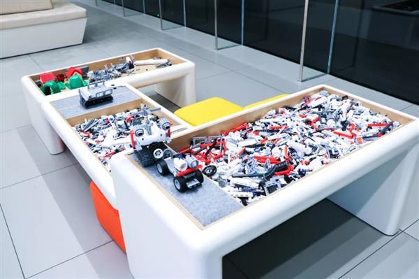 小米之家西安G park旗舰店7月13日开业：独栋双层玻璃幕墙