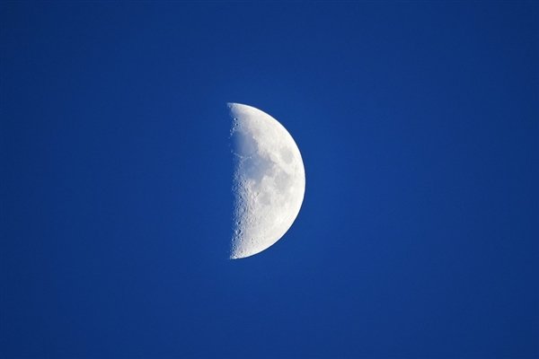 华为拍月亮方法已申请专利：拍高清月亮就看它了