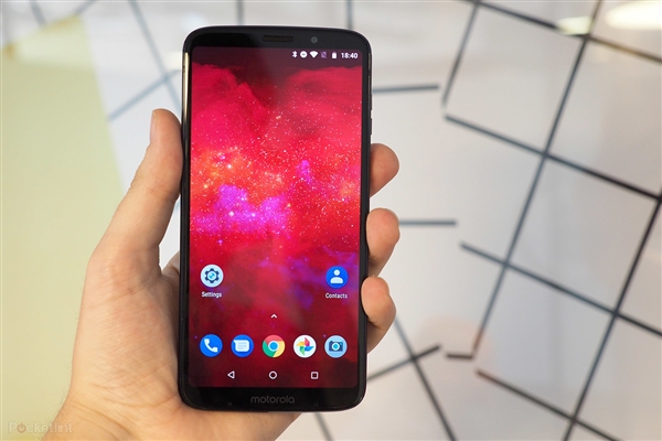 Moto Z2 Force焕发新生：外接5G模块可变身5G手机